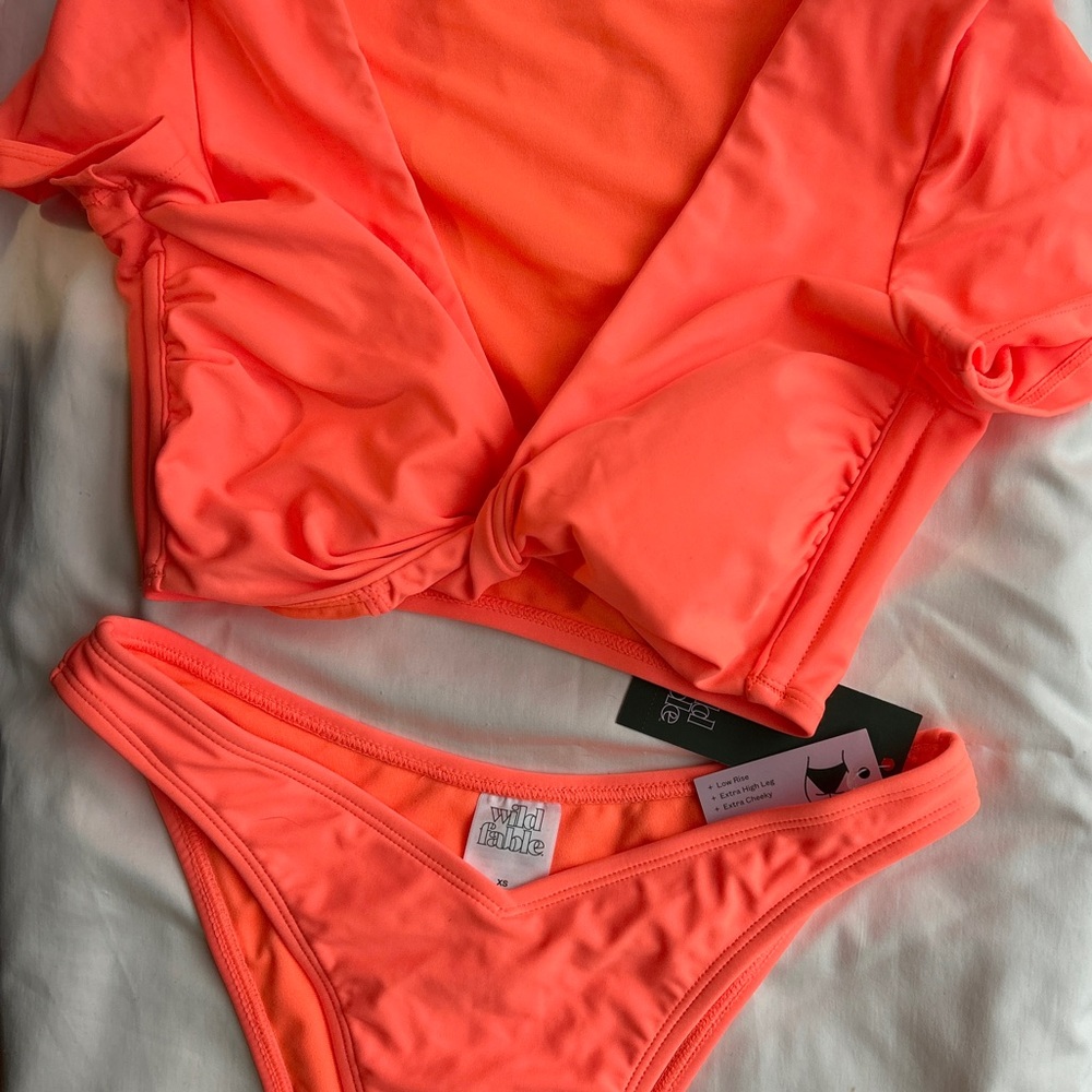 NWT Wild Fable Twist-Front Short Sleeve Bralette Top & V Cheeky Bikini XS
